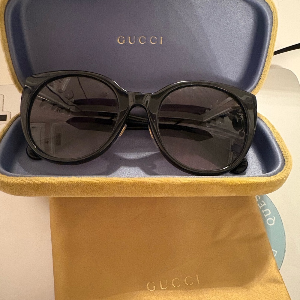 Gucci Black Cat-Eye Sunglasses with Dark Lenses